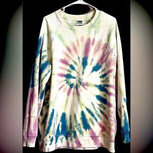 A charming oversized warm sweater from Victoria’s Secret Pink designed 2 fit all